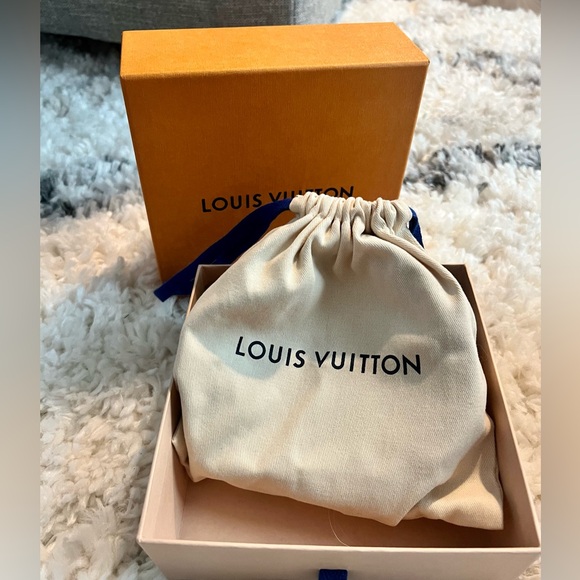 Louis Vuitton Initiales 40MM Reversible Belt - Picture 2 of 5